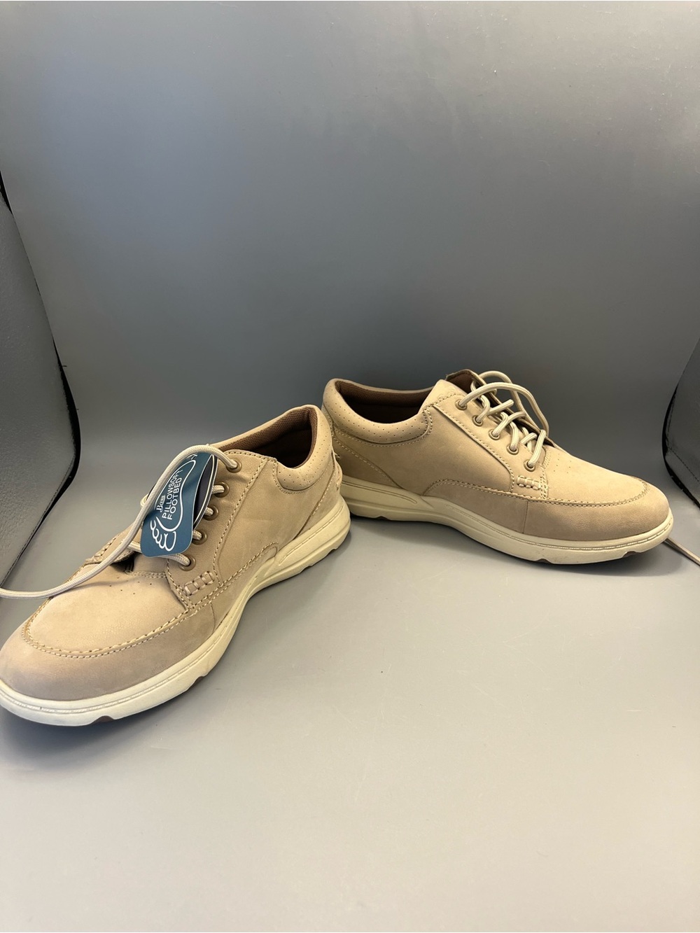 G.H. Bass & Co Womens Beige / Tan Ruth Leather Sneakers Size 8M NWT & Box